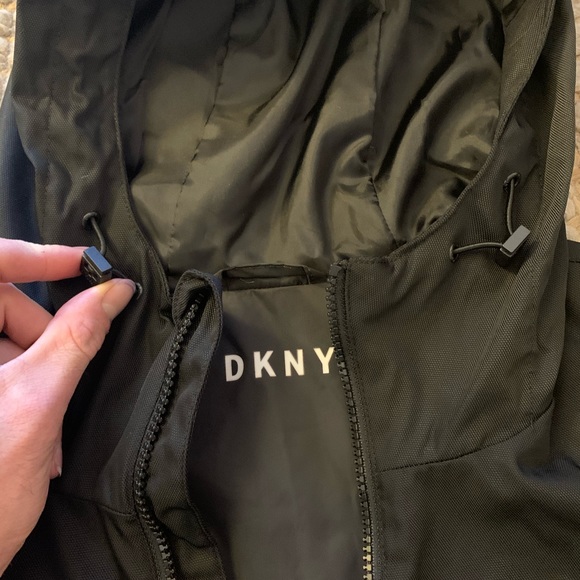 NWT DKNY Army Camo Raincoat - fits like a Medium - Picture 4 of 7